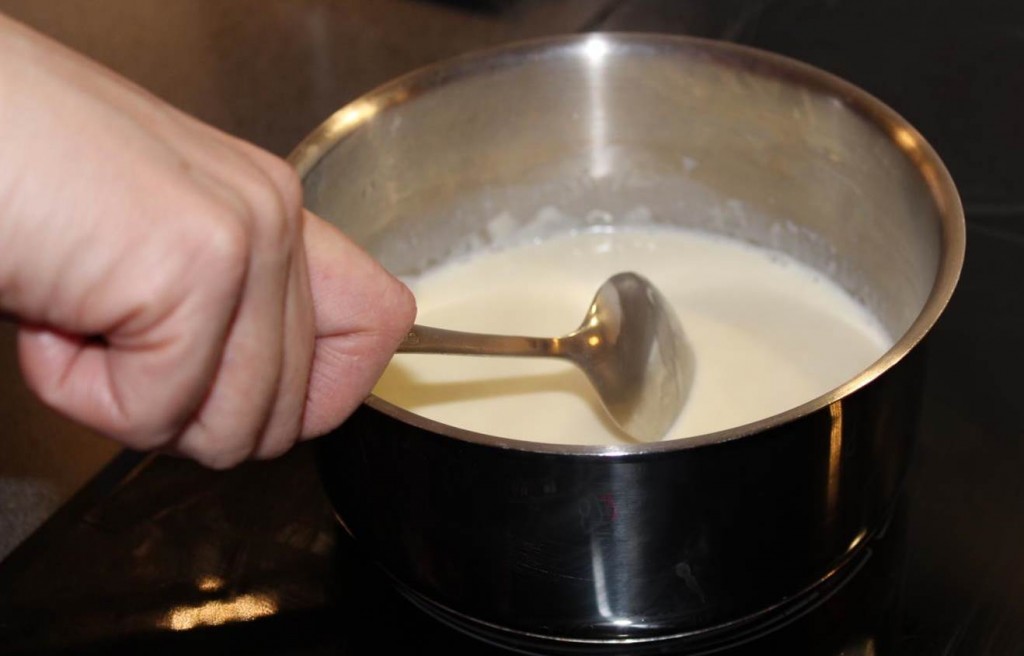 Chocolate ganache, how to frost the cake