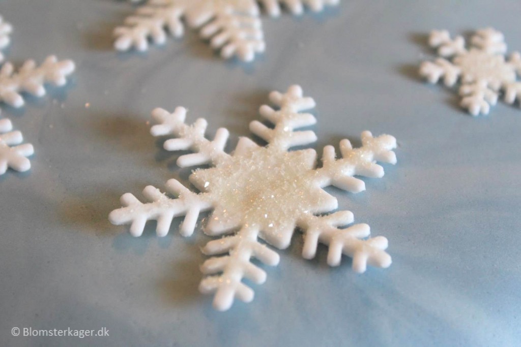 Winter Wonderland Snowflake Cake - Wilton